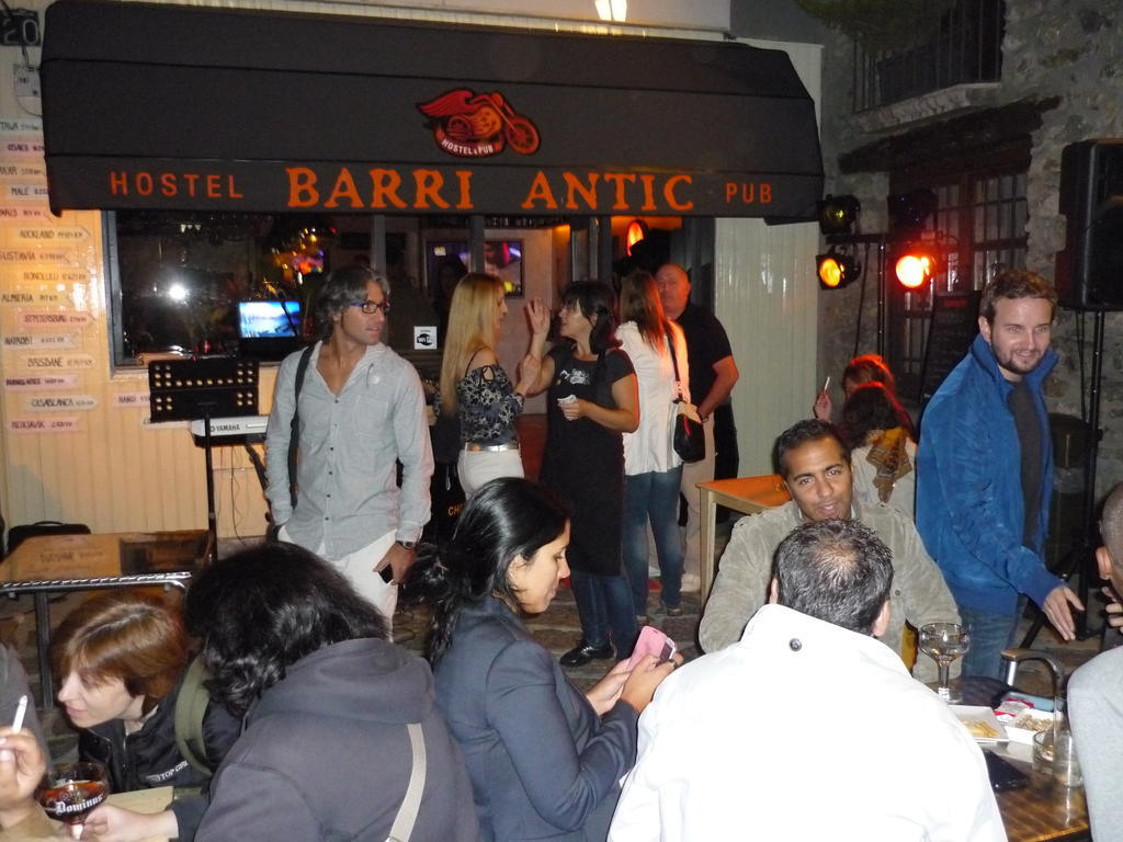 Barri Antic Hostel & Pub Andorra la Vella Ngoại thất bức ảnh