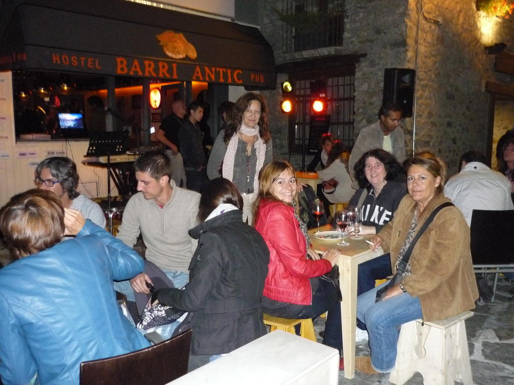 Barri Antic Hostel & Pub Andorra la Vella Ngoại thất bức ảnh